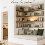 Un coin lecture cosy avec un fauteuil confortable et une lampe douce dans un salon moderne.