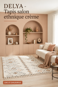 Tapis salon ethnique crème dans un intérieur moderne
