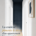 Un salon d'appartement haussmannien avec des touches de couleur vives et chaleureuses.