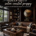 Un salon décoré dans un style côtier avec des accents marins et des couleurs apaisantes