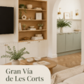 Un intérieur moderne et chaleureux après rénovation.