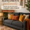 Un salon chaleureux avec un canapé gris foncé et des accessoires colorés