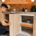 Installation de portes modernes dans une cuisine chaleureuse.