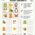 Jeux visuels à imprimer pour enfants sur une table