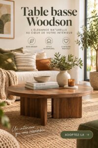 Table basse Woodson en bois dans un salon cosy avec un style moderne