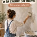 Mur peint en chaux avec une couleur douce et naturelle, créant une ambiance chaleureuse dans le salon.